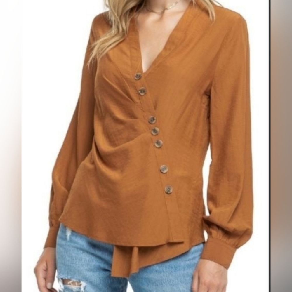 ASTR Caramel Cross over blouse
